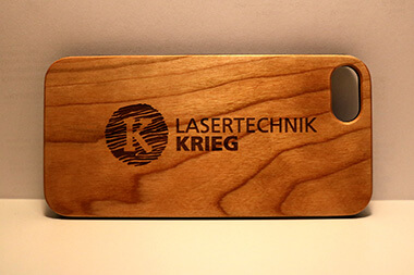 Lasertechnik Krieg Holz Handyhülle