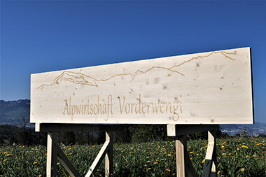 Lasertechnik Krieg - Grosse Holztafel mit Logo und Bergen